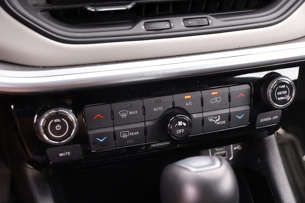 Jeep Compass Vehicle Image 17