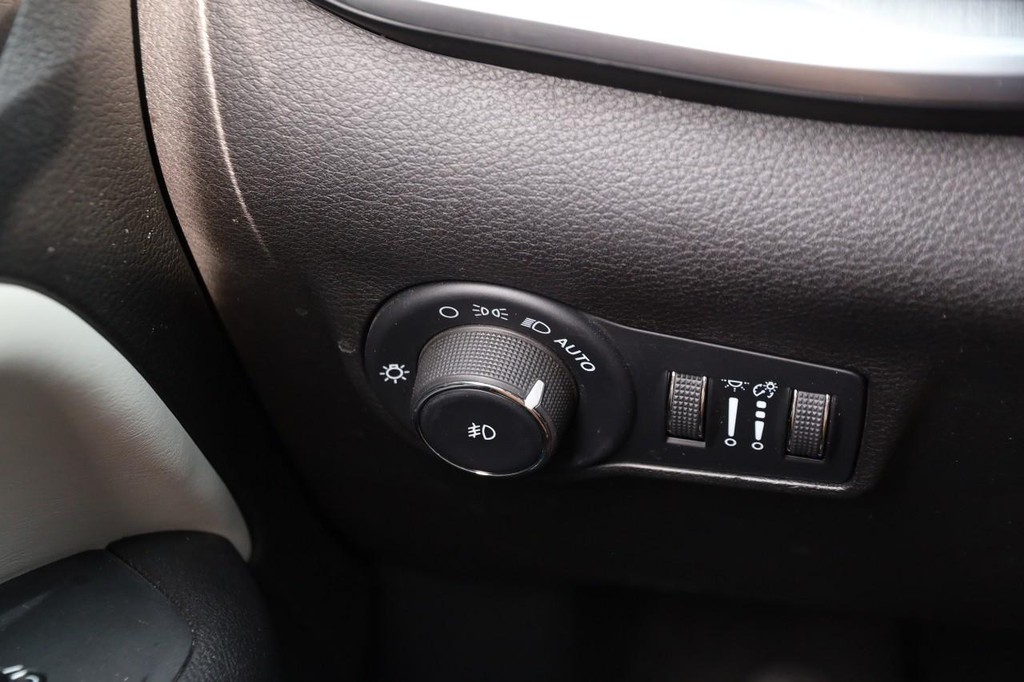 Jeep Compass Vehicle Image 20