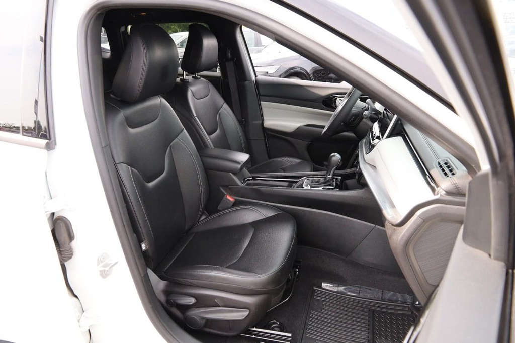Jeep Compass Vehicle Image 26