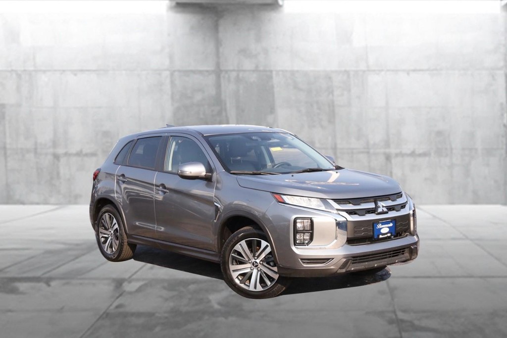 Mitsubishi Outlander Sport Vehicle Full-screen Gallery Image 2