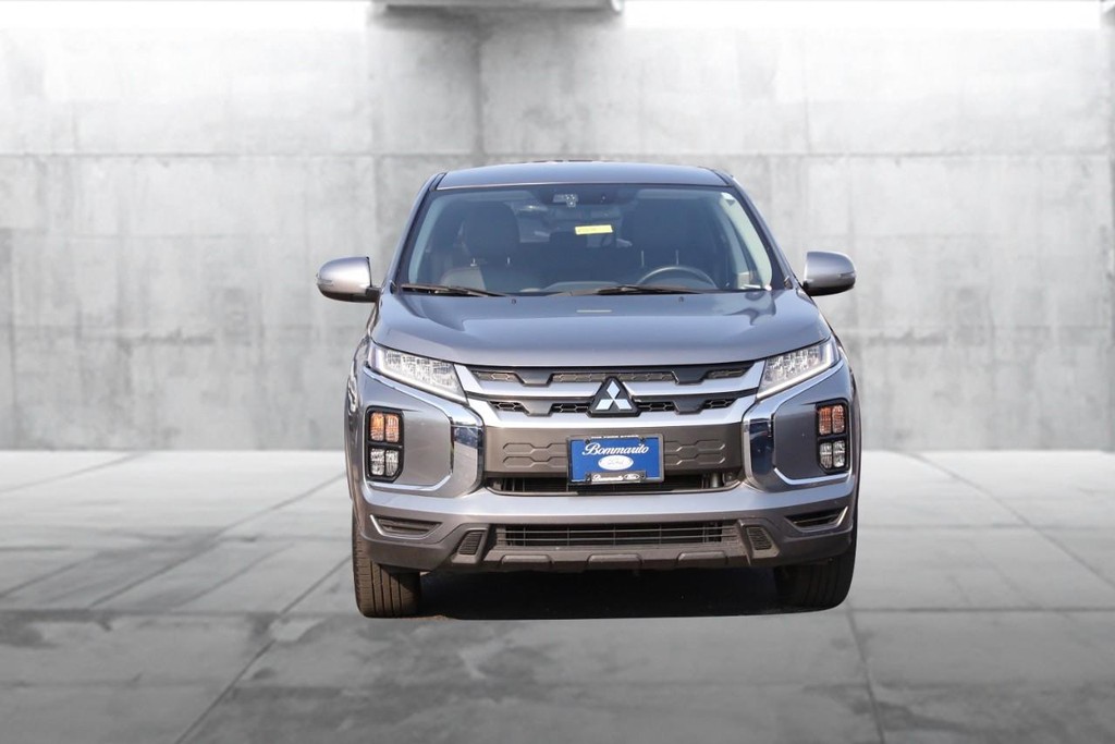 Mitsubishi Outlander Sport Vehicle Full-screen Gallery Image 4