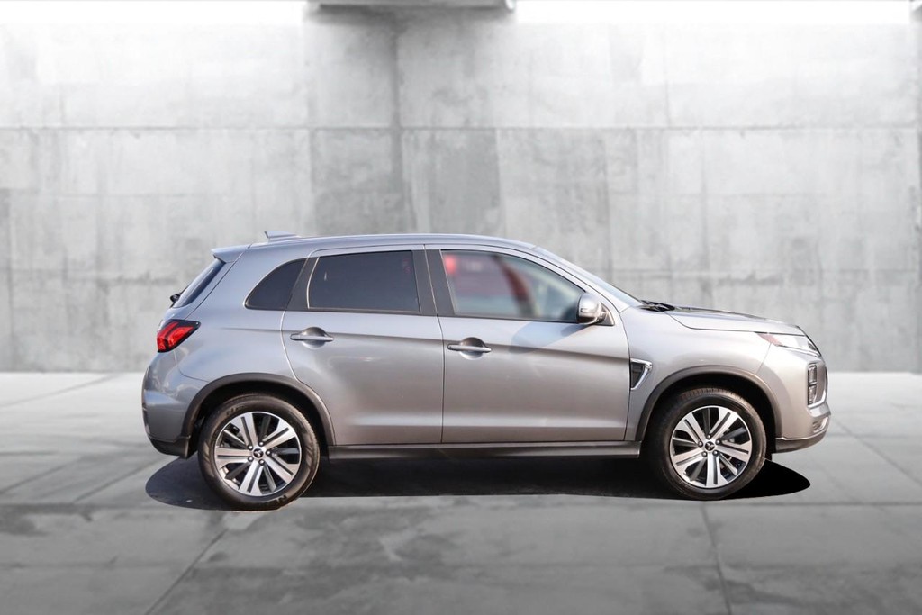 Mitsubishi Outlander Sport Vehicle Full-screen Gallery Image 5
