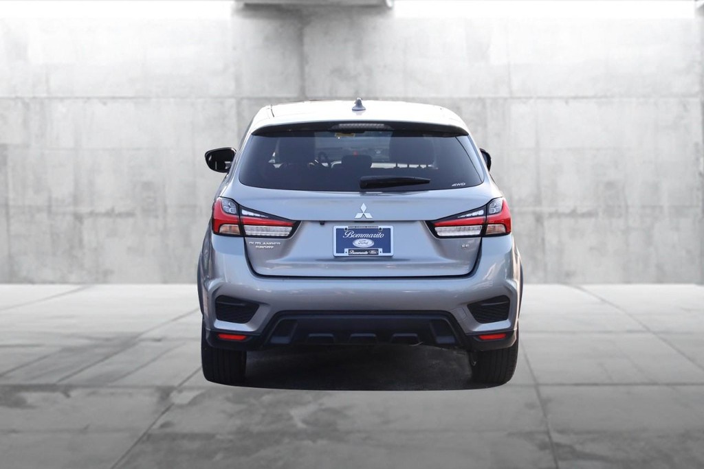 Mitsubishi Outlander Sport Vehicle Full-screen Gallery Image 6
