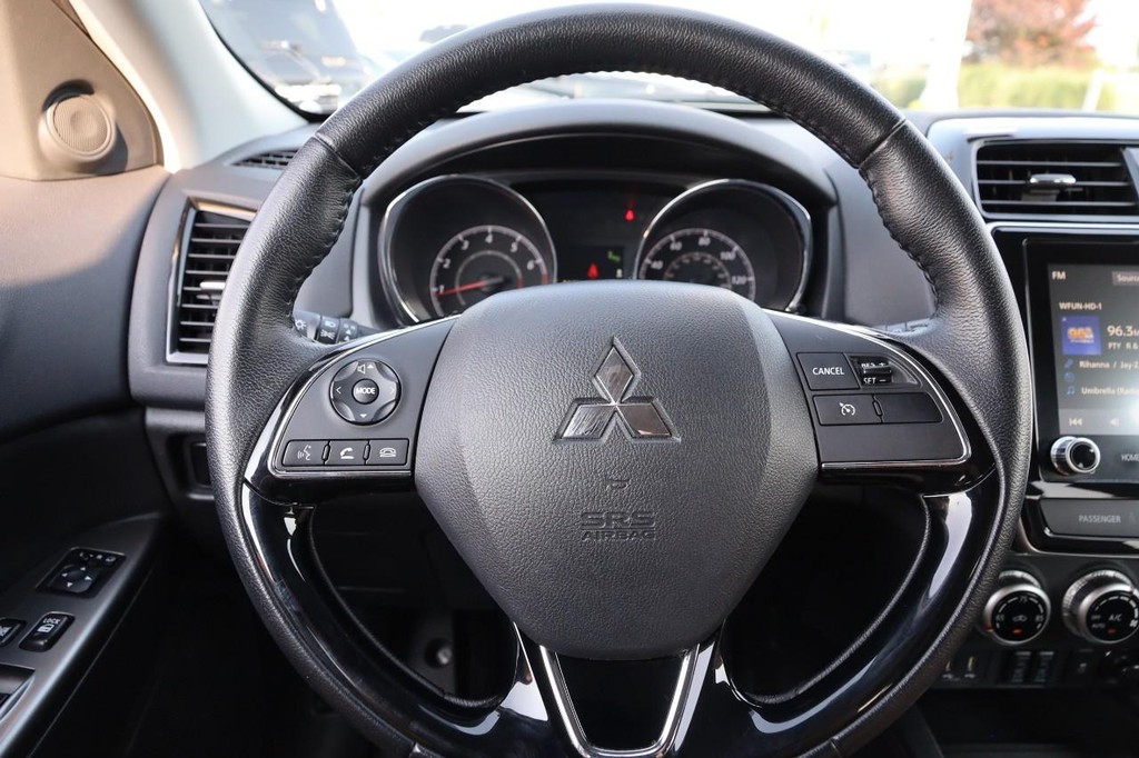 Mitsubishi Outlander Sport Vehicle Full-screen Gallery Image 10