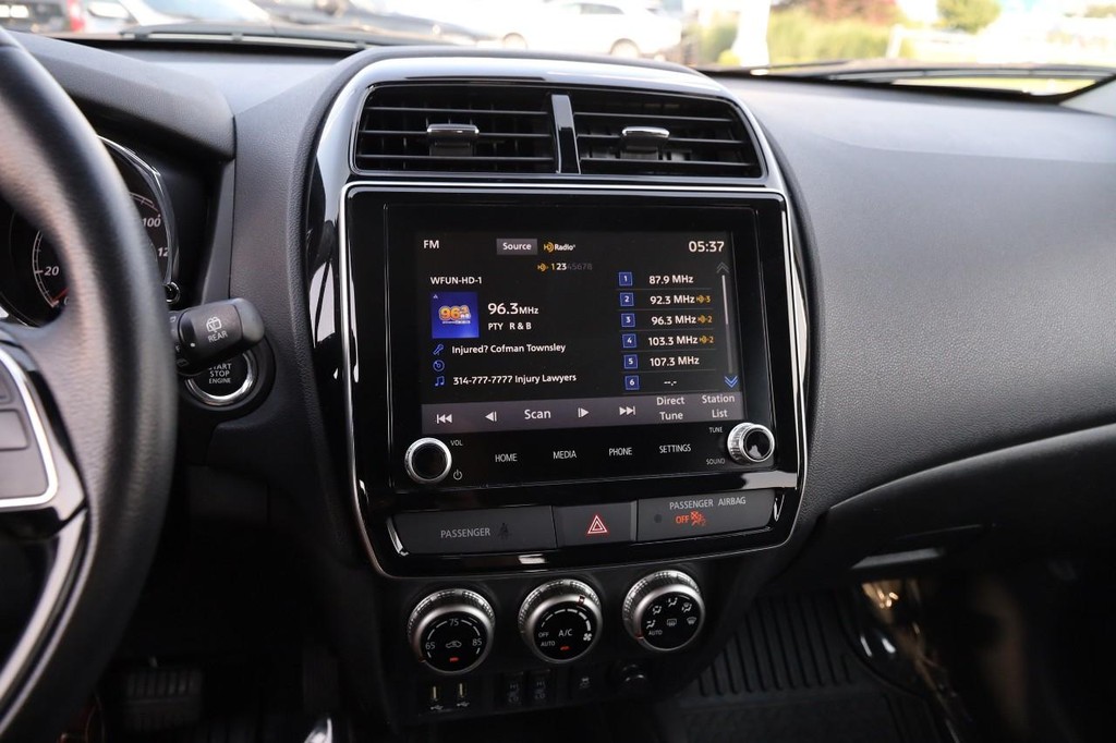 Mitsubishi Outlander Sport Vehicle Full-screen Gallery Image 15
