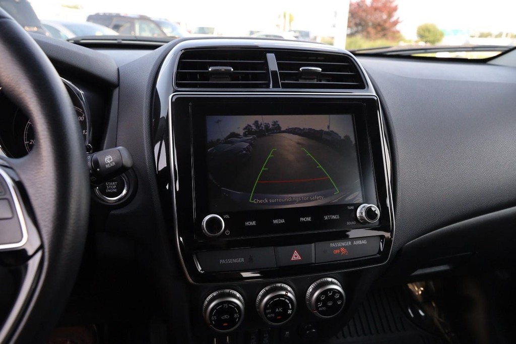 Mitsubishi Outlander Sport Vehicle Full-screen Gallery Image 16