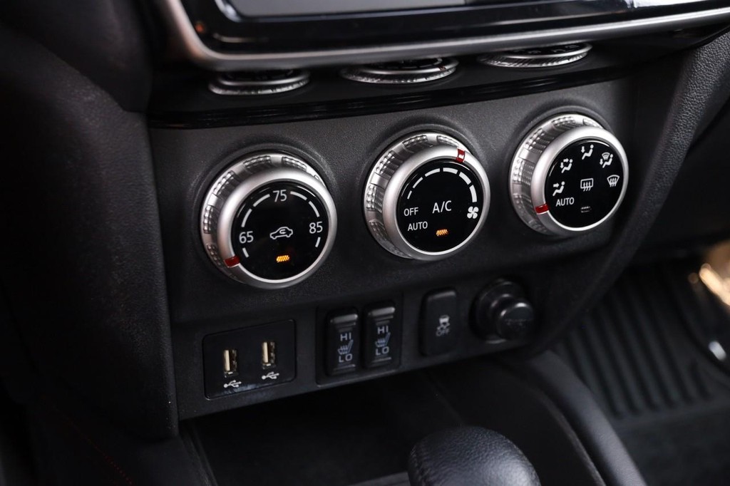 Mitsubishi Outlander Sport Vehicle Full-screen Gallery Image 18