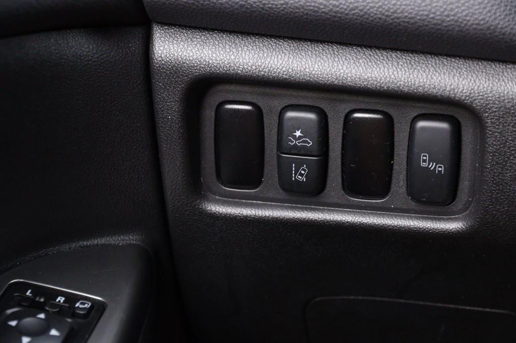 Mitsubishi Outlander Sport Vehicle Full-screen Gallery Image 21
