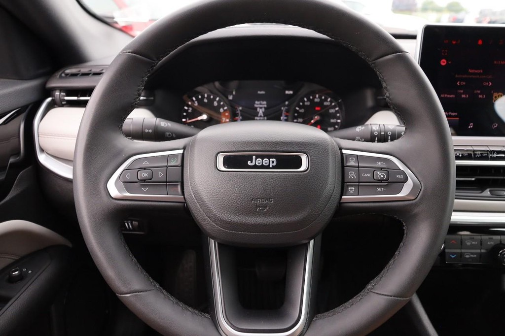 Jeep Compass Vehicle Image 10
