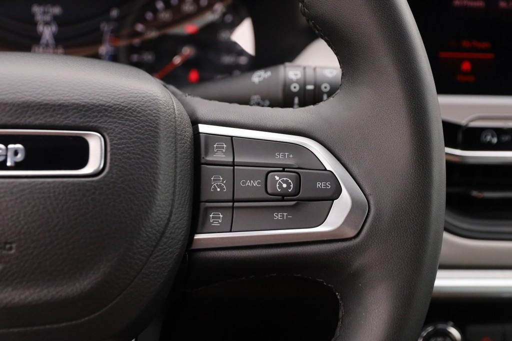 Jeep Compass Vehicle Image 12