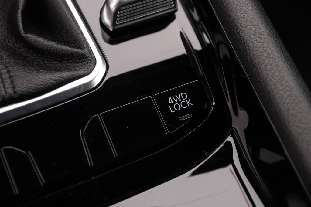 Jeep Compass Vehicle Image 19