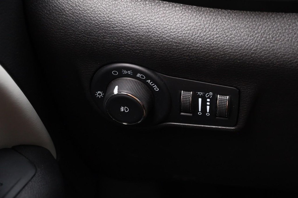 Jeep Compass Vehicle Image 20