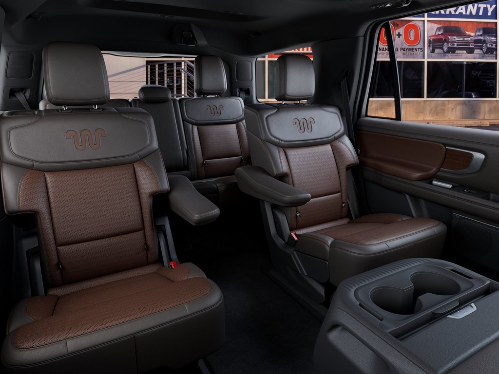 Ford Expedition Vehicle Image 11