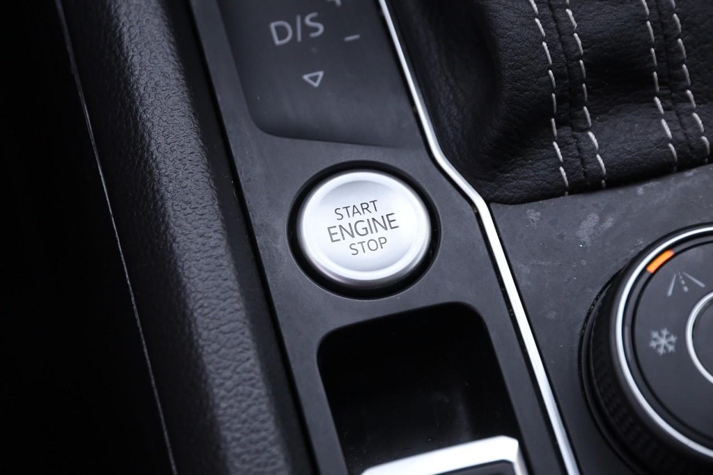 Volkswagen Atlas Cross Sport Vehicle Image 14