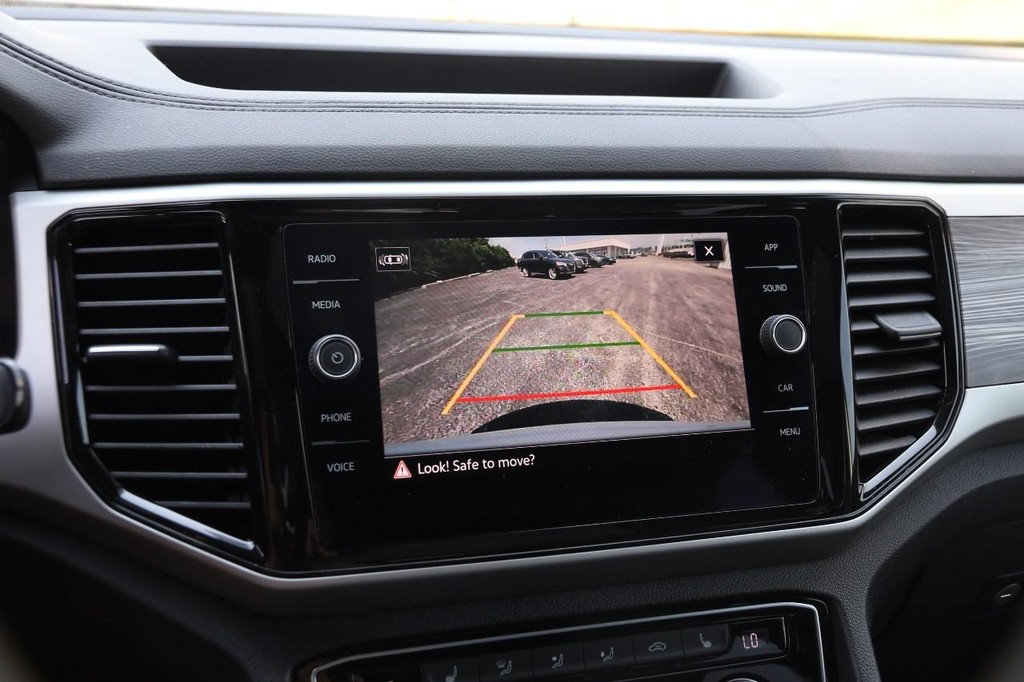 Volkswagen Atlas Cross Sport Vehicle Image 16