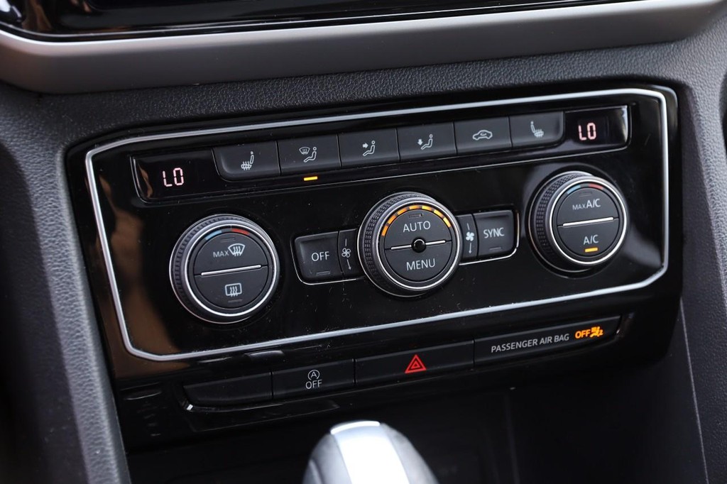 Volkswagen Atlas Cross Sport Vehicle Image 17