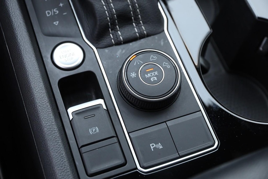Volkswagen Atlas Cross Sport Vehicle Image 18