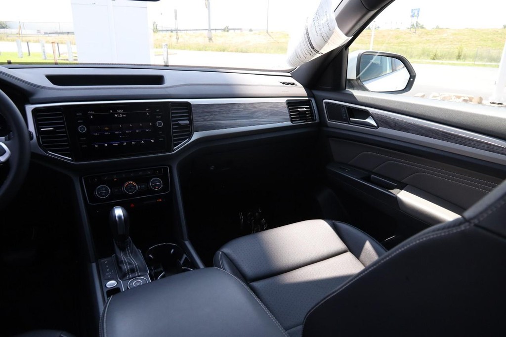 Volkswagen Atlas Cross Sport Vehicle Image 25