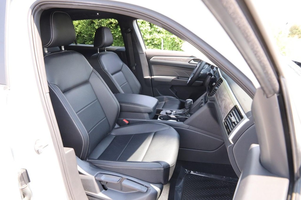 Volkswagen Atlas Cross Sport Vehicle Image 26