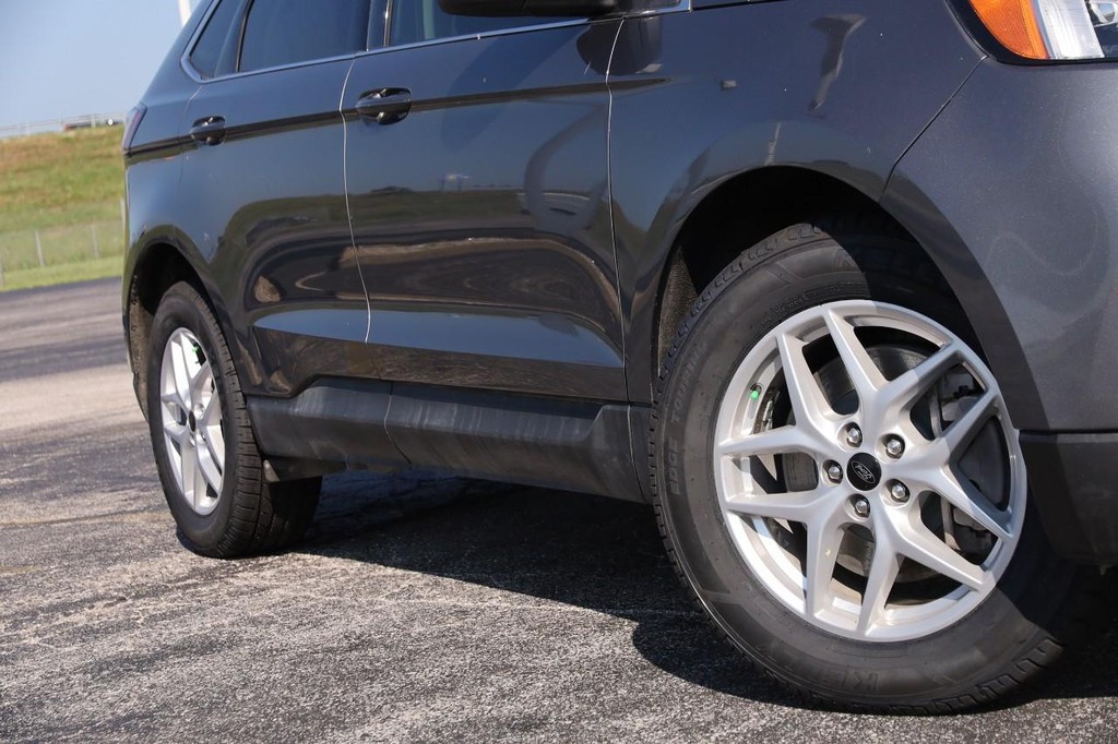 Ford Edge Vehicle Image 03
