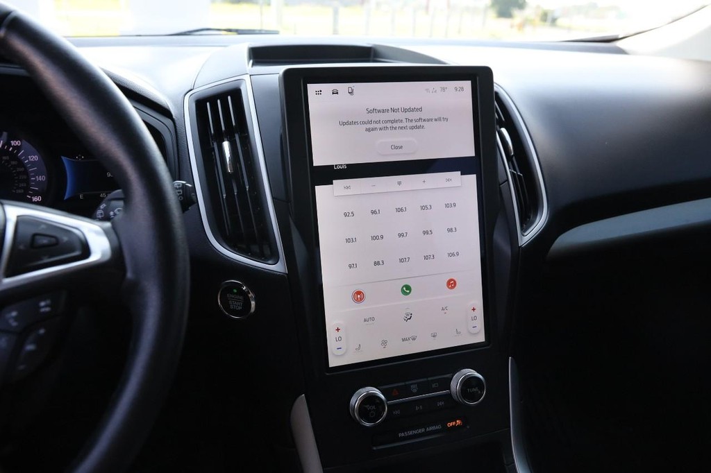 Ford Edge Vehicle Image 16