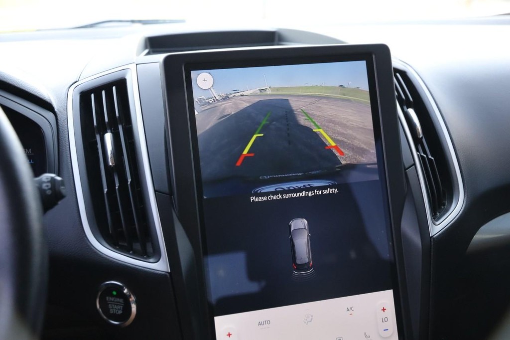 Ford Edge Vehicle Image 17