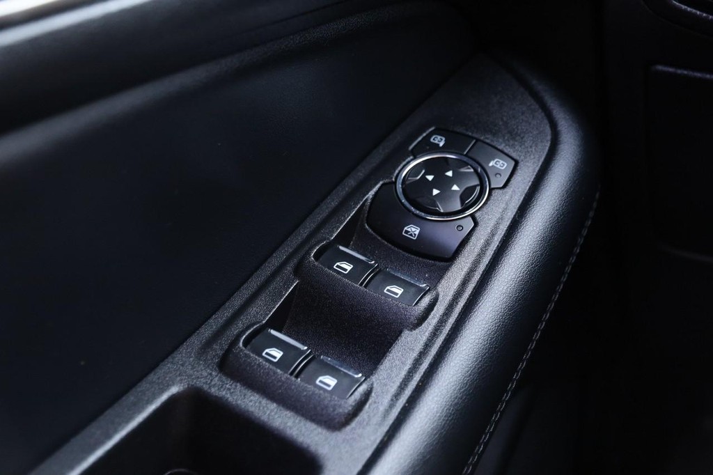 Ford Edge Vehicle Image 22