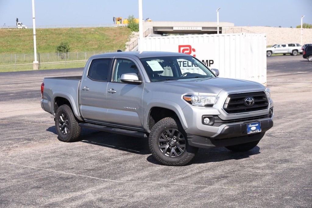 Toyota Tacoma 4WD Vehicle Image 02
