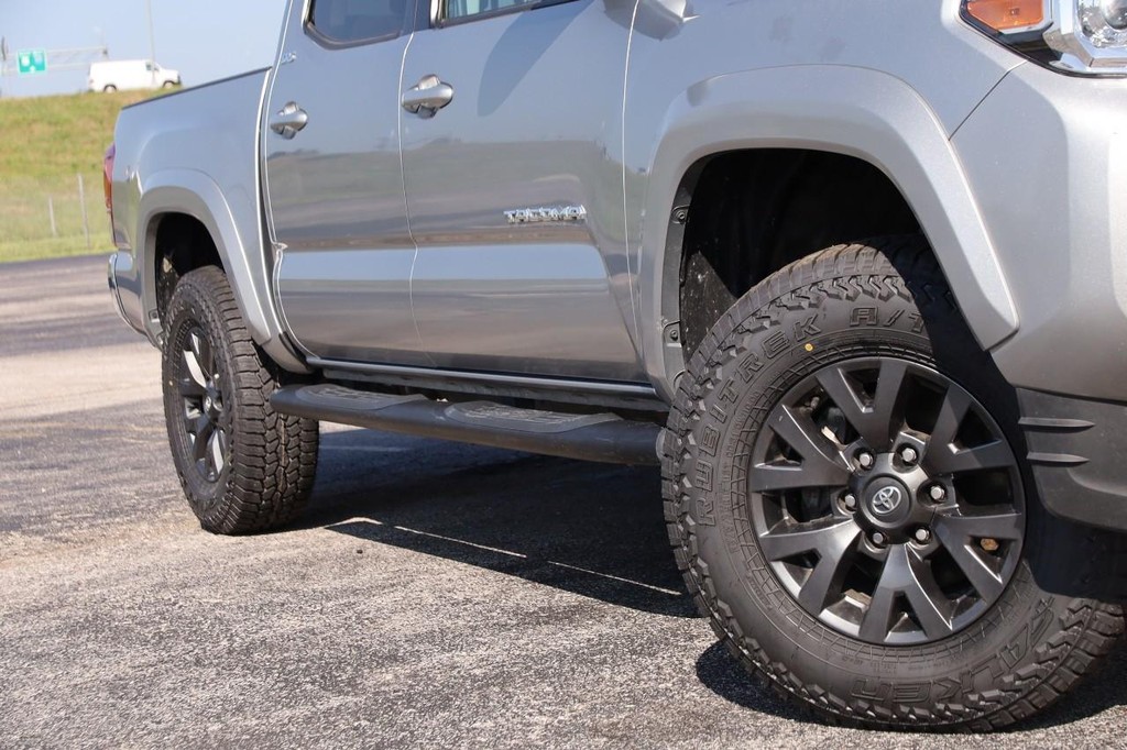 Toyota Tacoma 4WD Vehicle Image 03