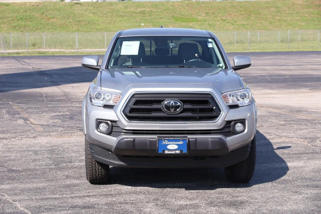 Toyota Tacoma 4WD Vehicle Image 04