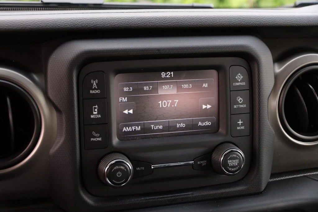 Jeep Wrangler Unlimited Vehicle Image 16