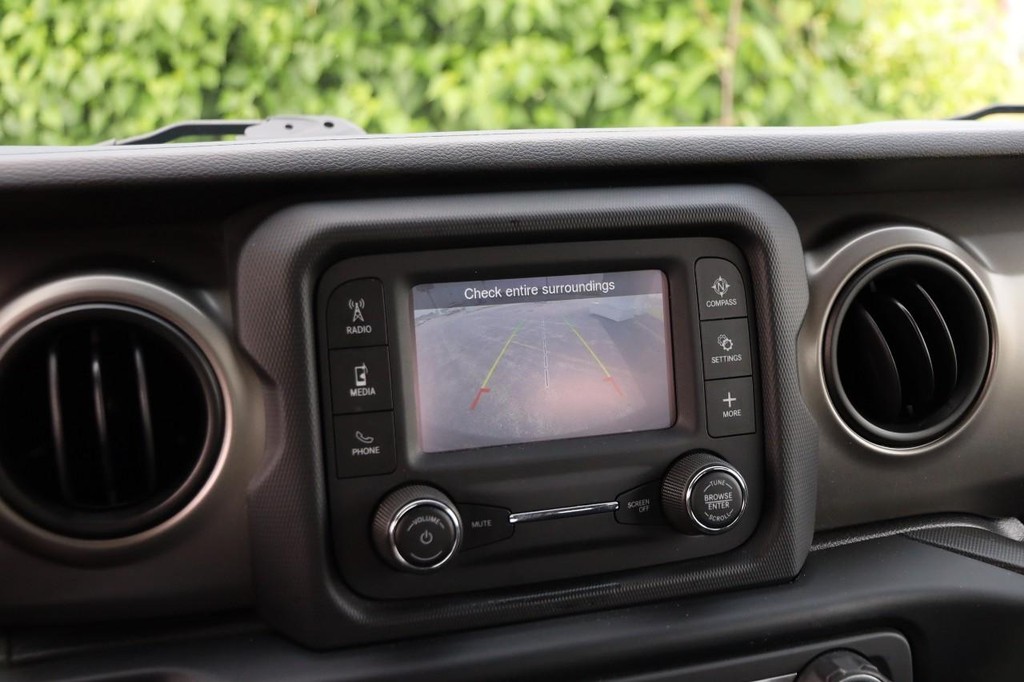 Jeep Wrangler Unlimited Vehicle Image 17