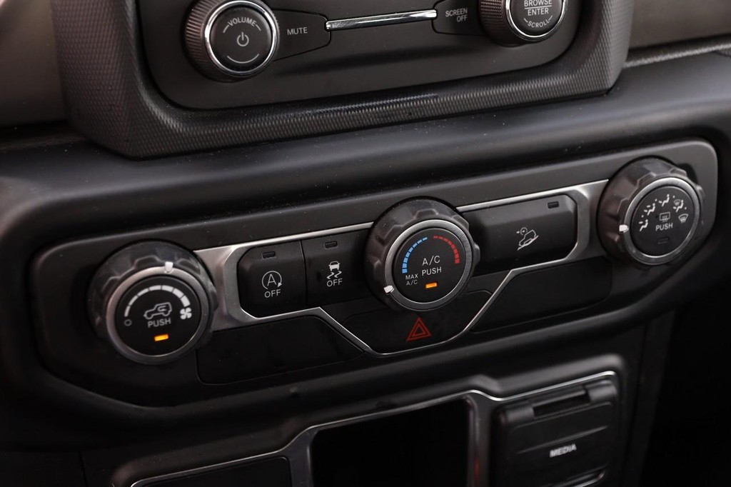 Jeep Wrangler Unlimited Vehicle Image 18