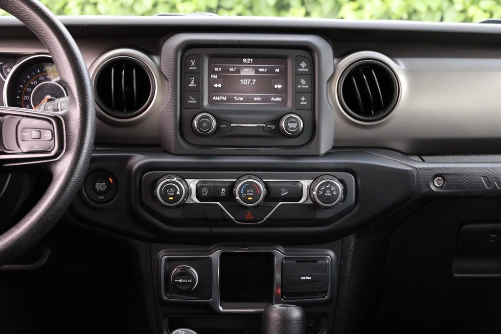 Jeep Wrangler Unlimited Vehicle Image 24