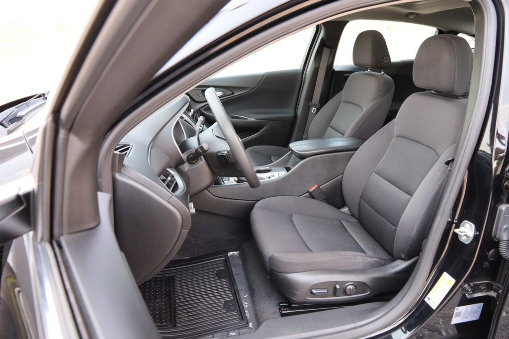 Chevrolet Malibu Vehicle Image 09