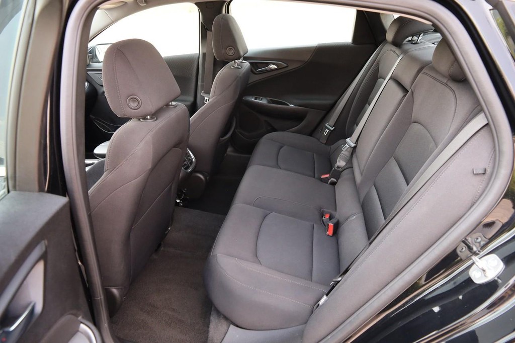 Chevrolet Malibu Vehicle Image 10