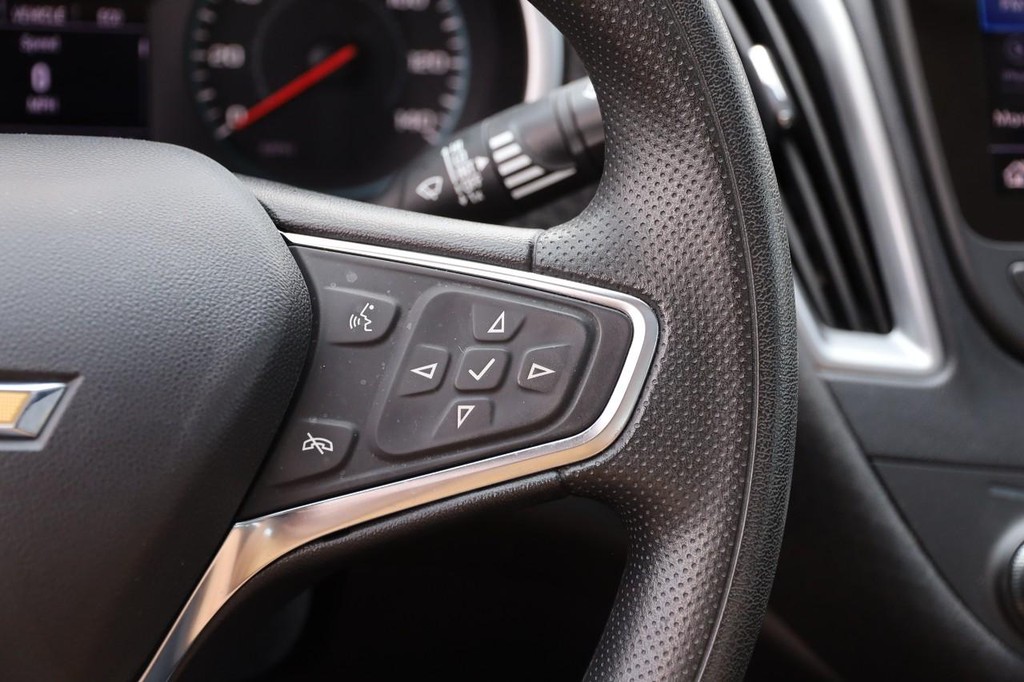 Chevrolet Malibu Vehicle Image 13