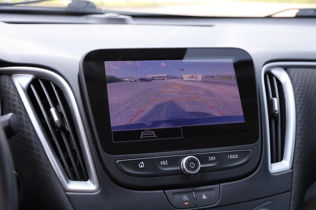 Chevrolet Malibu Vehicle Image 16