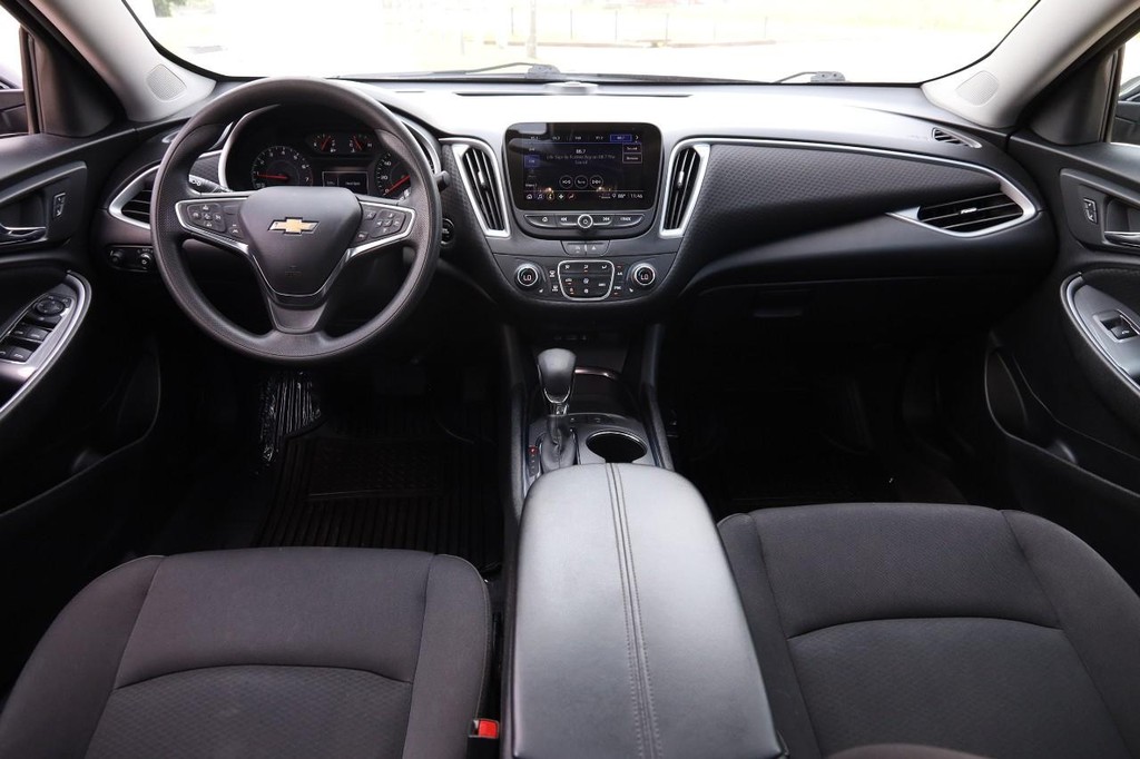 Chevrolet Malibu Vehicle Image 21
