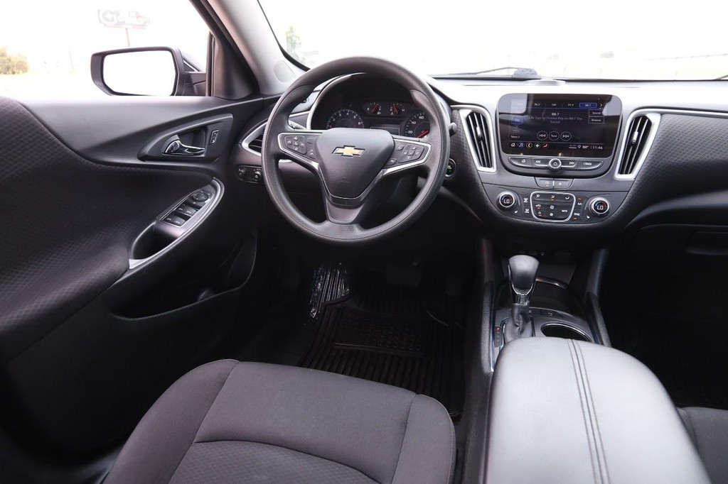 Chevrolet Malibu Vehicle Image 22