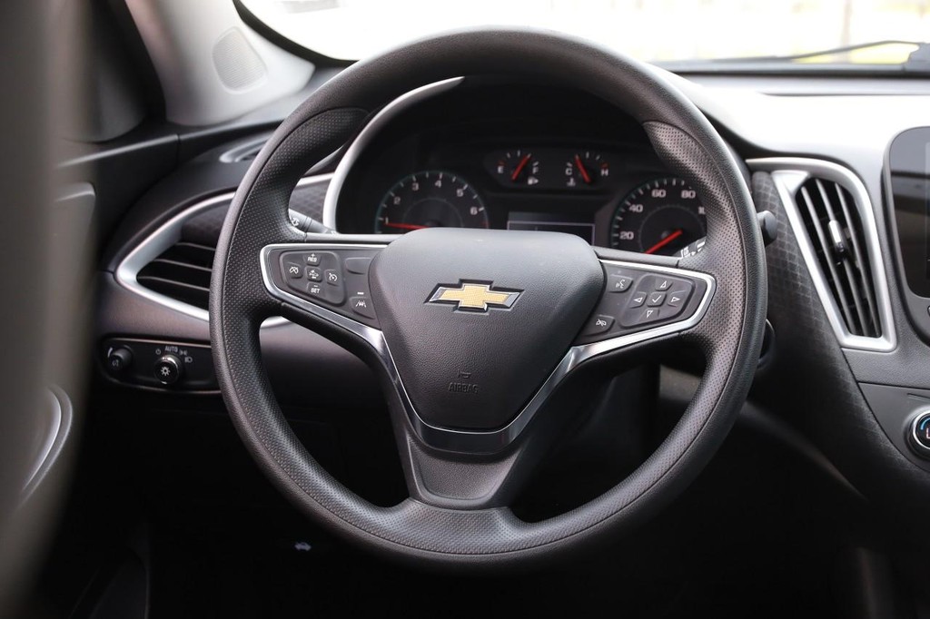 Chevrolet Malibu Vehicle Image 23