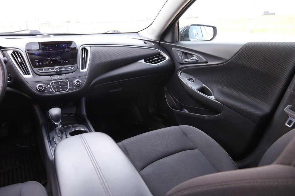 Chevrolet Malibu Vehicle Image 25