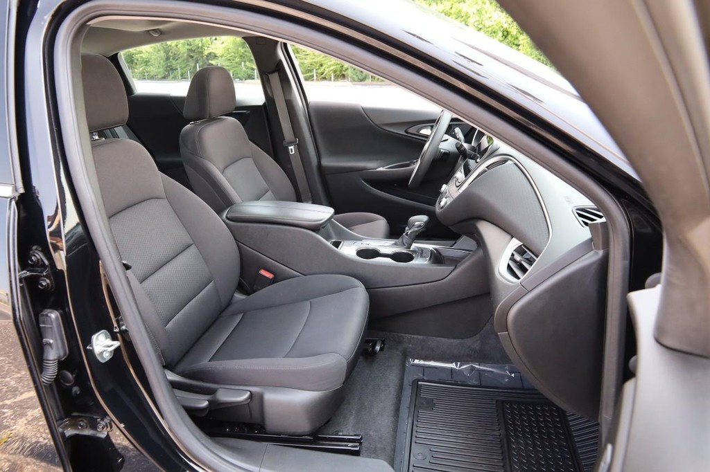 Chevrolet Malibu Vehicle Image 26