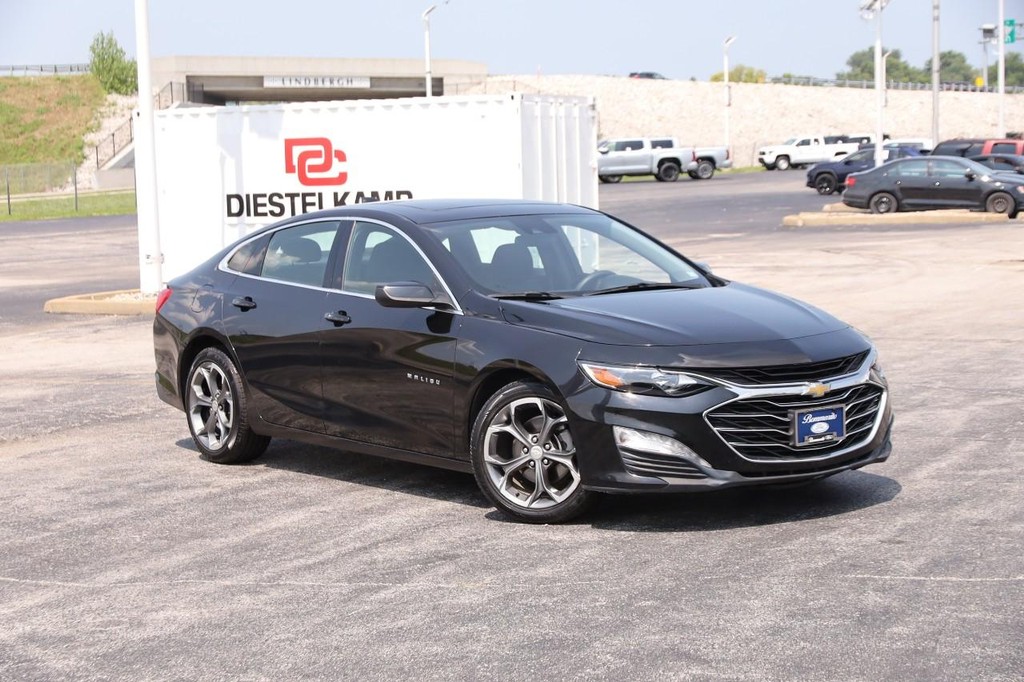 Chevrolet Malibu Vehicle Image 02