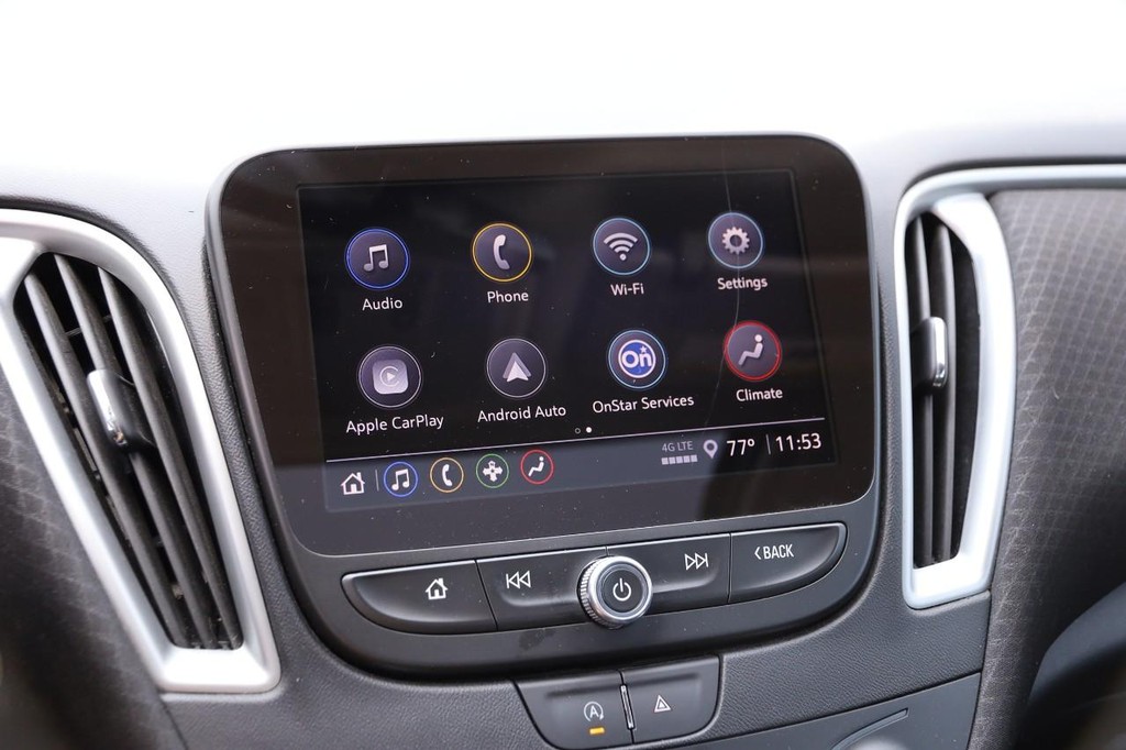 Chevrolet Malibu Vehicle Image 16