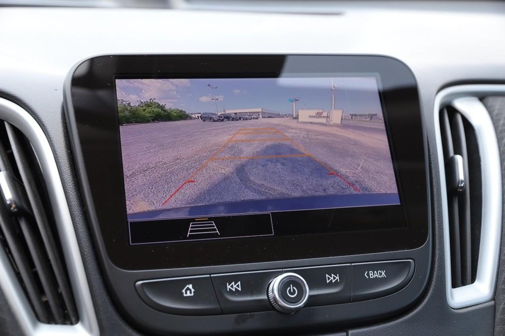 Chevrolet Malibu Vehicle Image 18