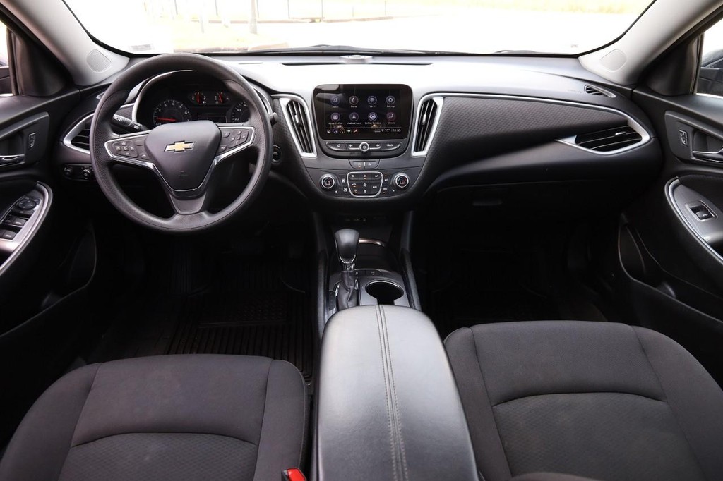 Chevrolet Malibu Vehicle Image 23
