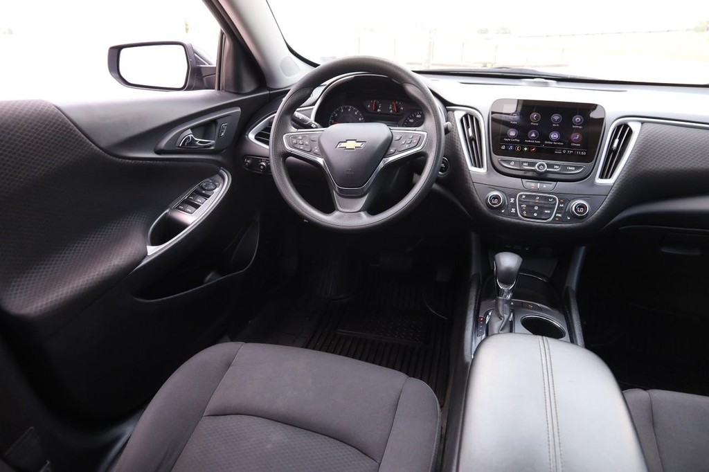 Chevrolet Malibu Vehicle Image 24