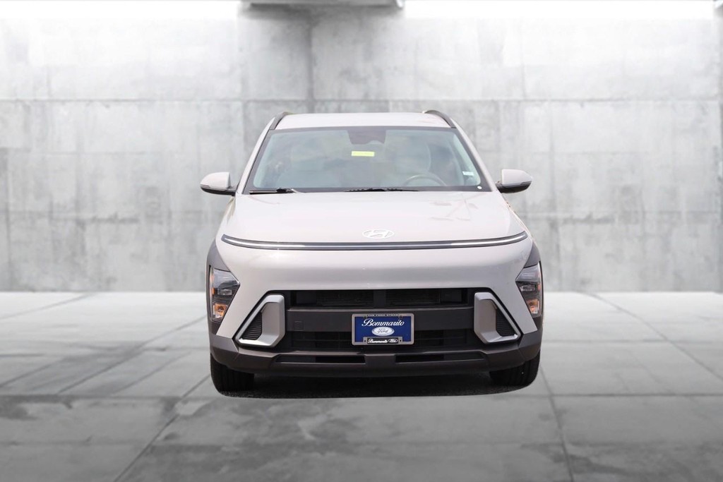 Hyundai Kona Vehicle Image 04