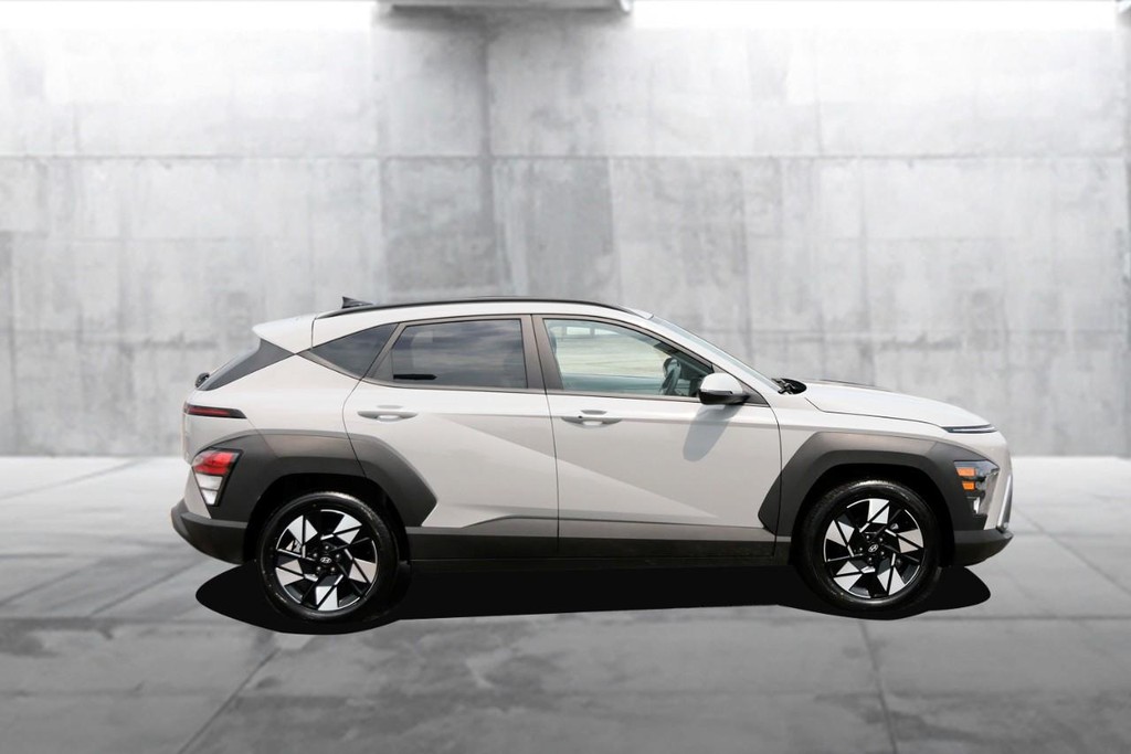 Hyundai Kona Vehicle Image 05